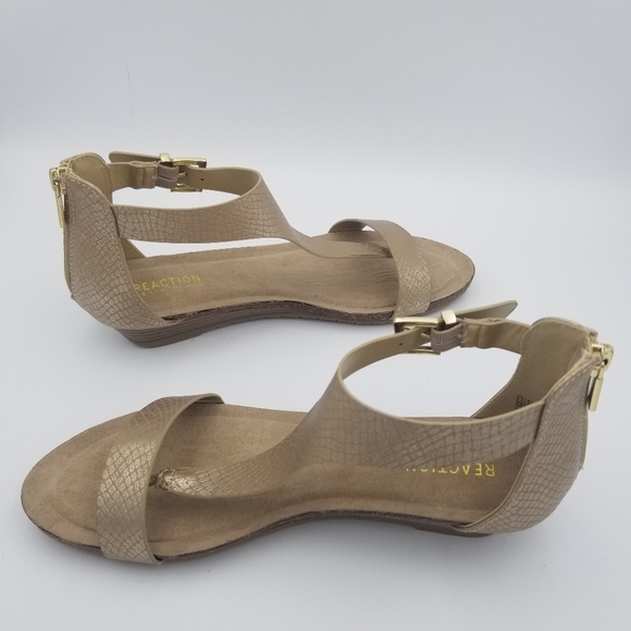 NWOT Kenneth Cole Reaction Great Gal T-Strap Wedge Sandals, Soft Gold, Size 8.5 - Picture 16 of 16